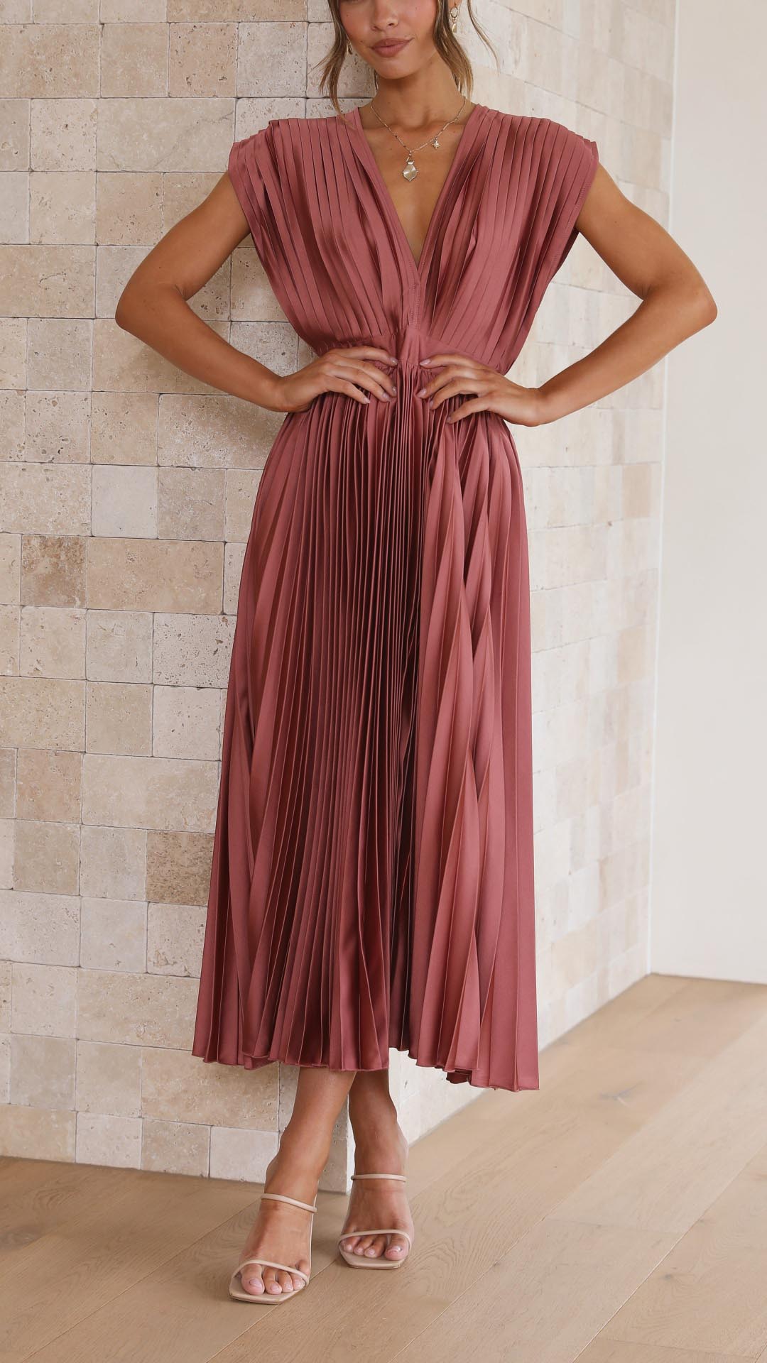 Warren | Stylish Pleated V-Neck Midi Dress