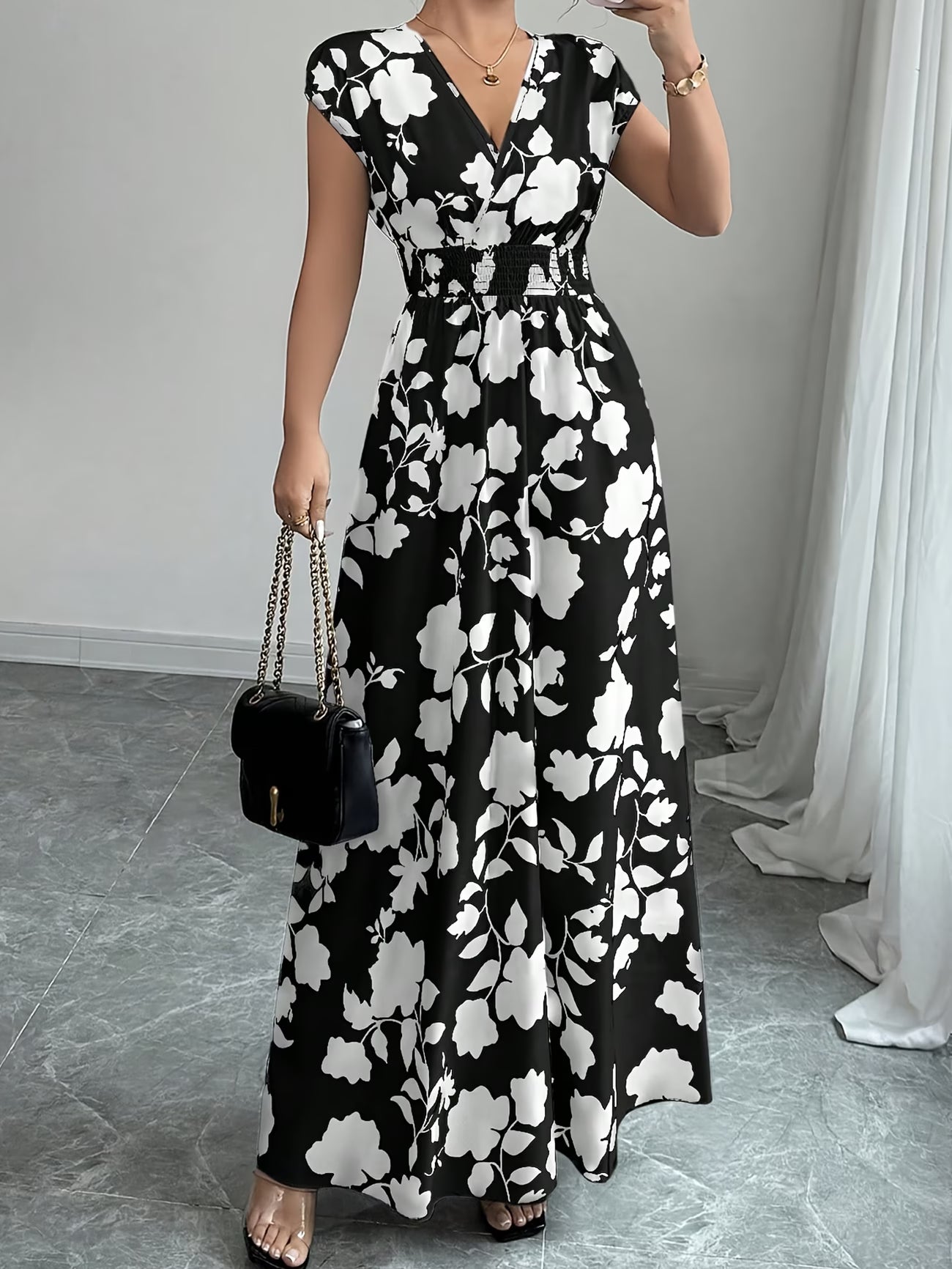 Warren | Elegant V-Neck Sleeveless Dress